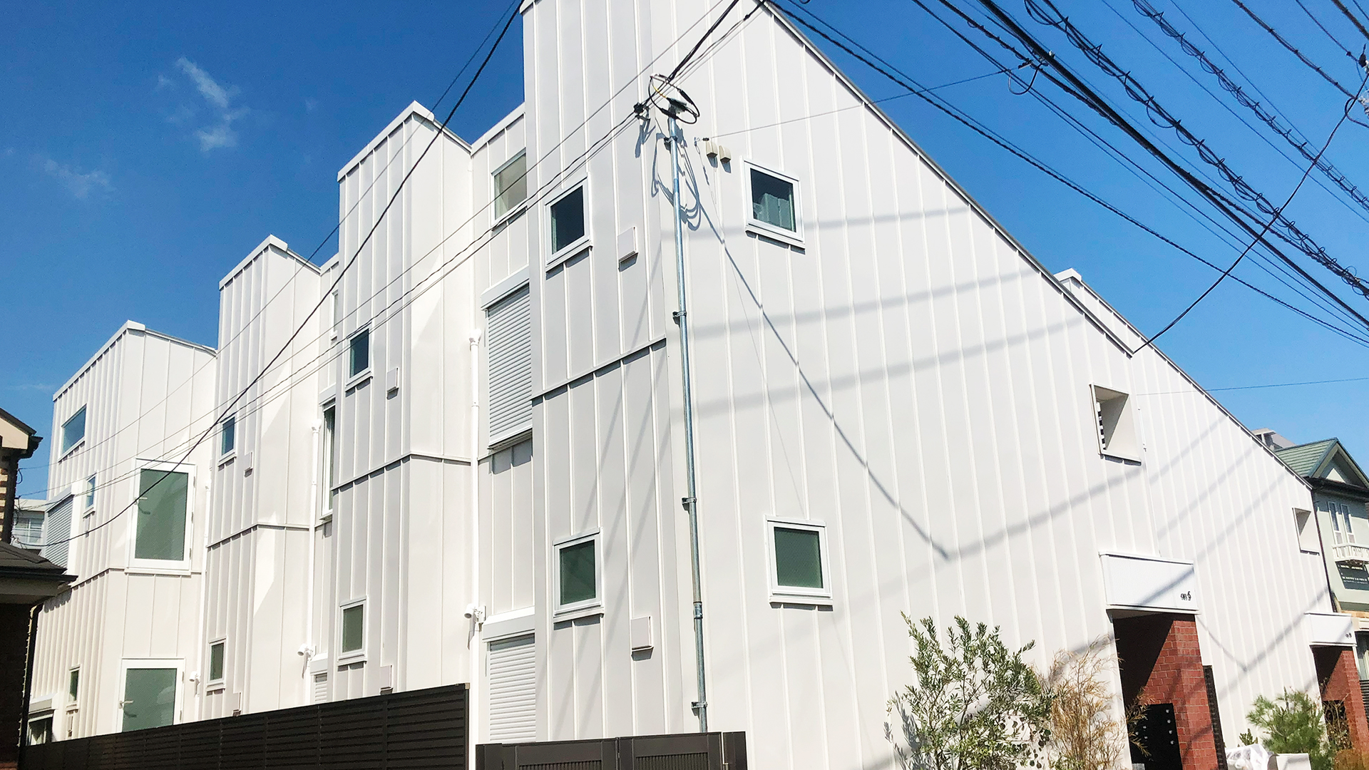 屋根工事・板金工事・外壁工事・サイディング・防水・塗装から新築工事・リフォームまで東大和市の株式会社栄進